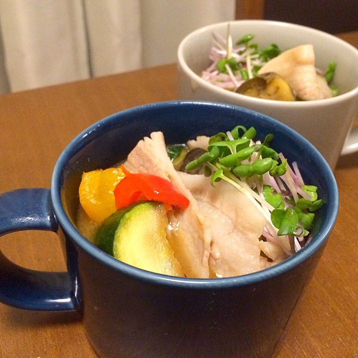 お肉が美味しい*夏野菜で具沢山豚汁